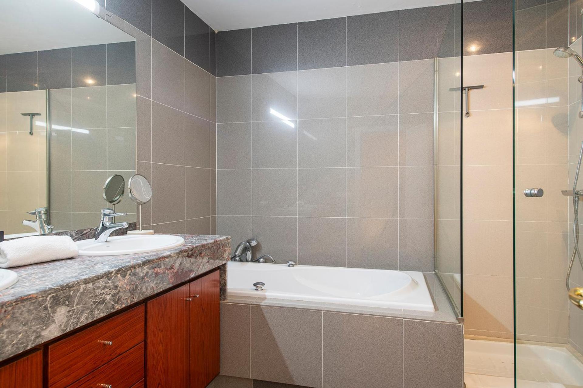 Sleep & Stay Luxury Top Floor Apt With Terrace 지로나 외부 사진